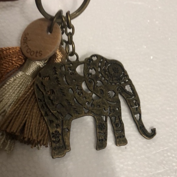 Sakroots Crossbody Bag with Elephant Bag Charm EUC - Picture 8 of 10